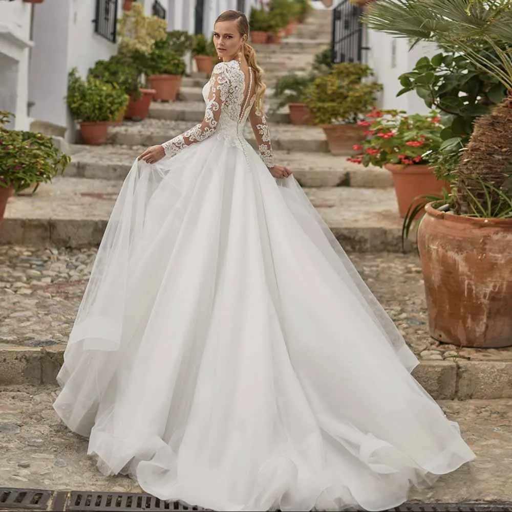 A-Line/Princess Tulle/Long Sleeve Zipper Wedding Dress With Appliqued