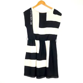 Alice   Olivia White and black Casual Dress Size Small