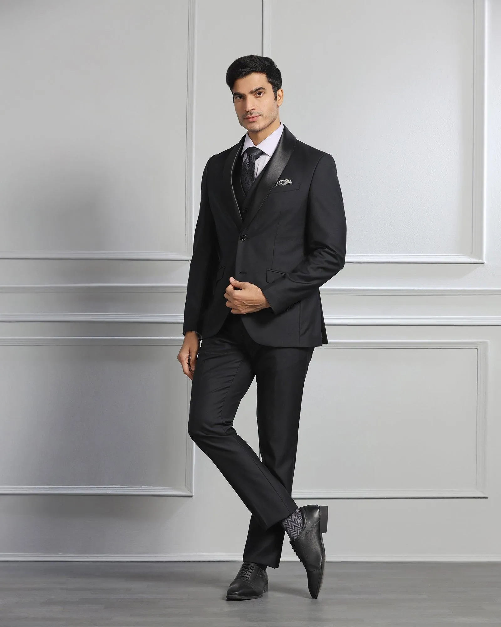 Luxe Three Piece Black Solid Formal Suit - Meriner