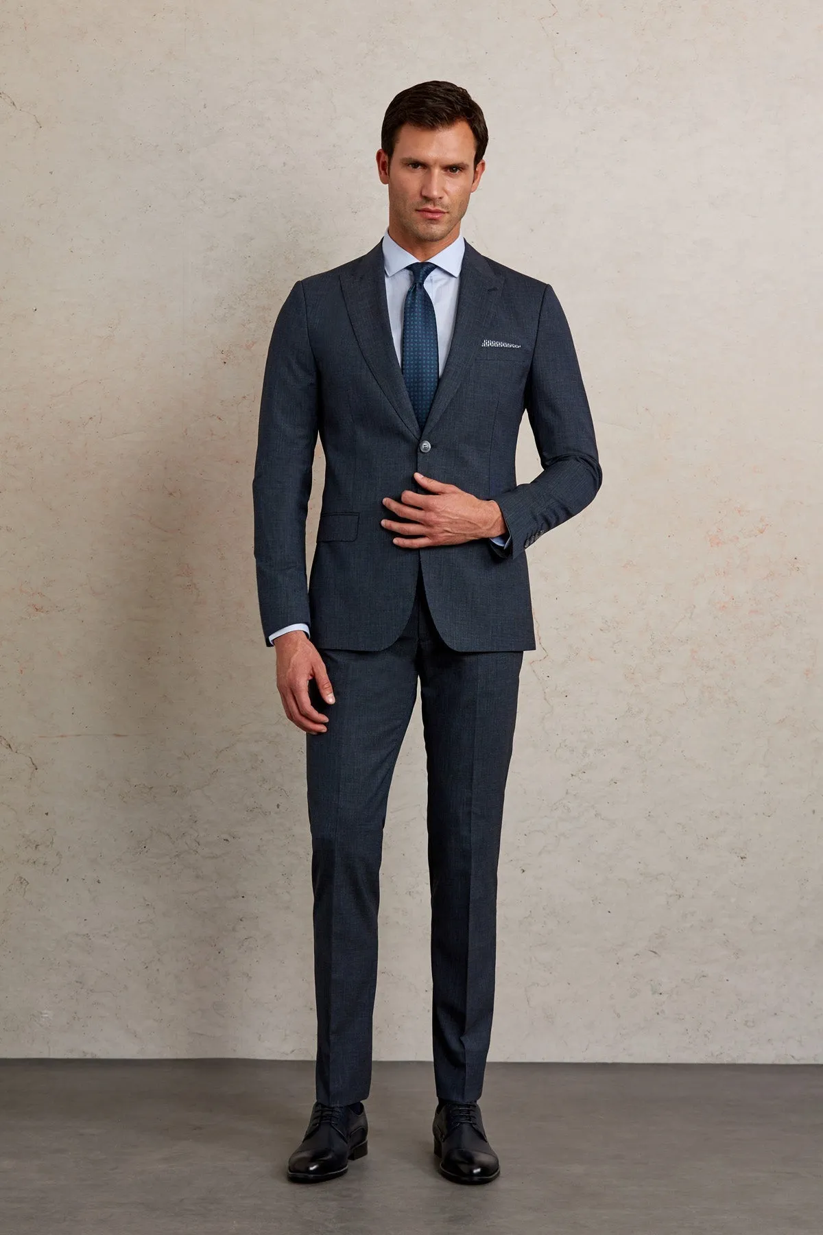 Slim Fit Wool Blend Navy Peak Lapel Classic Suit