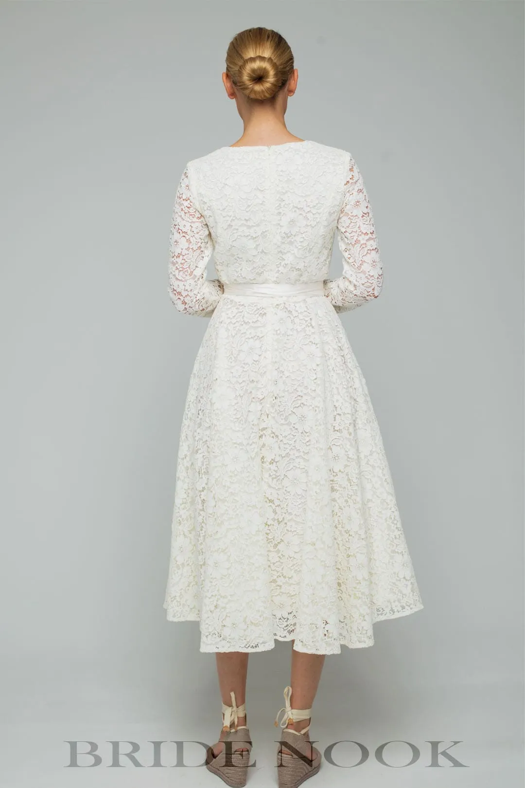 Vintage Lace Long Sleeves Modest Wedding Dress